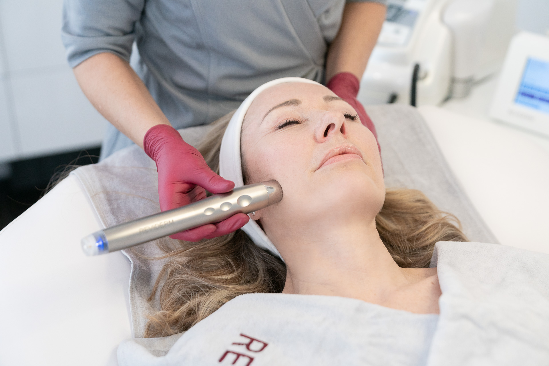 cellJET Ultraschall Behandlung bei REVIDERM skinmedics baden