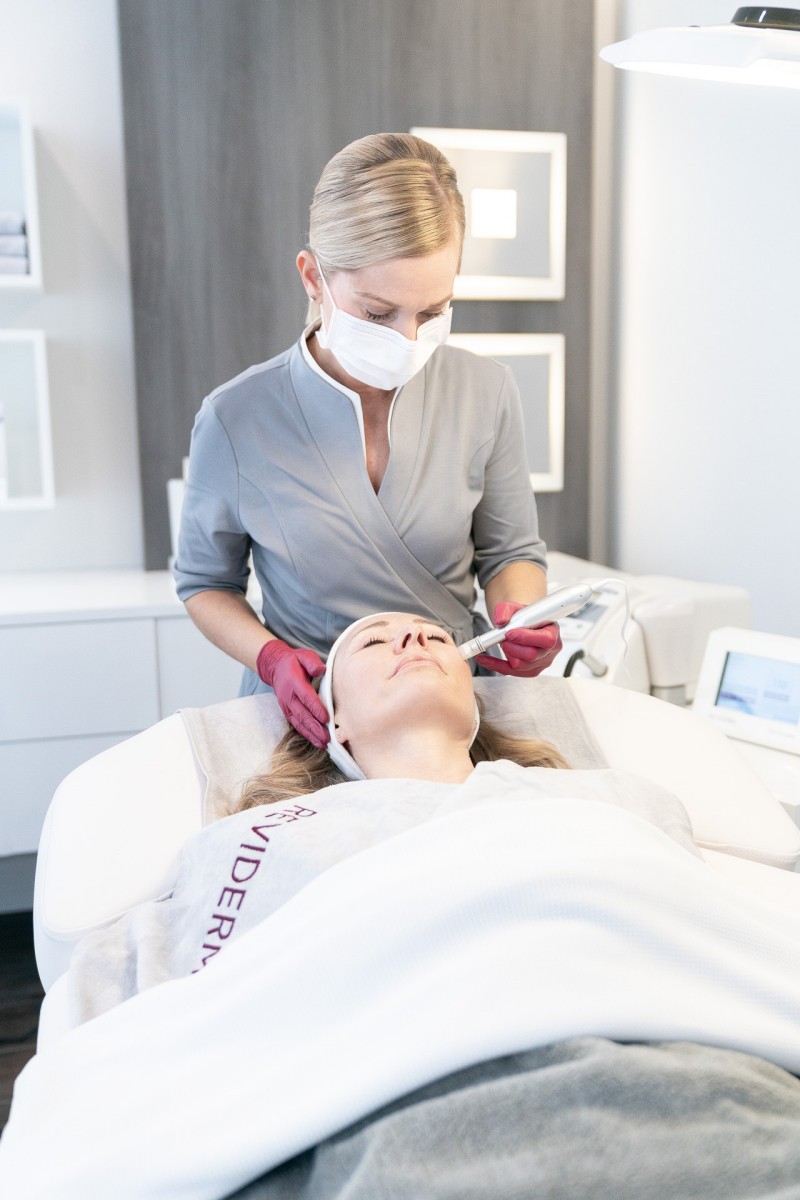 Mikrodermabrasion im Institut REVIDERM skinmedics baden