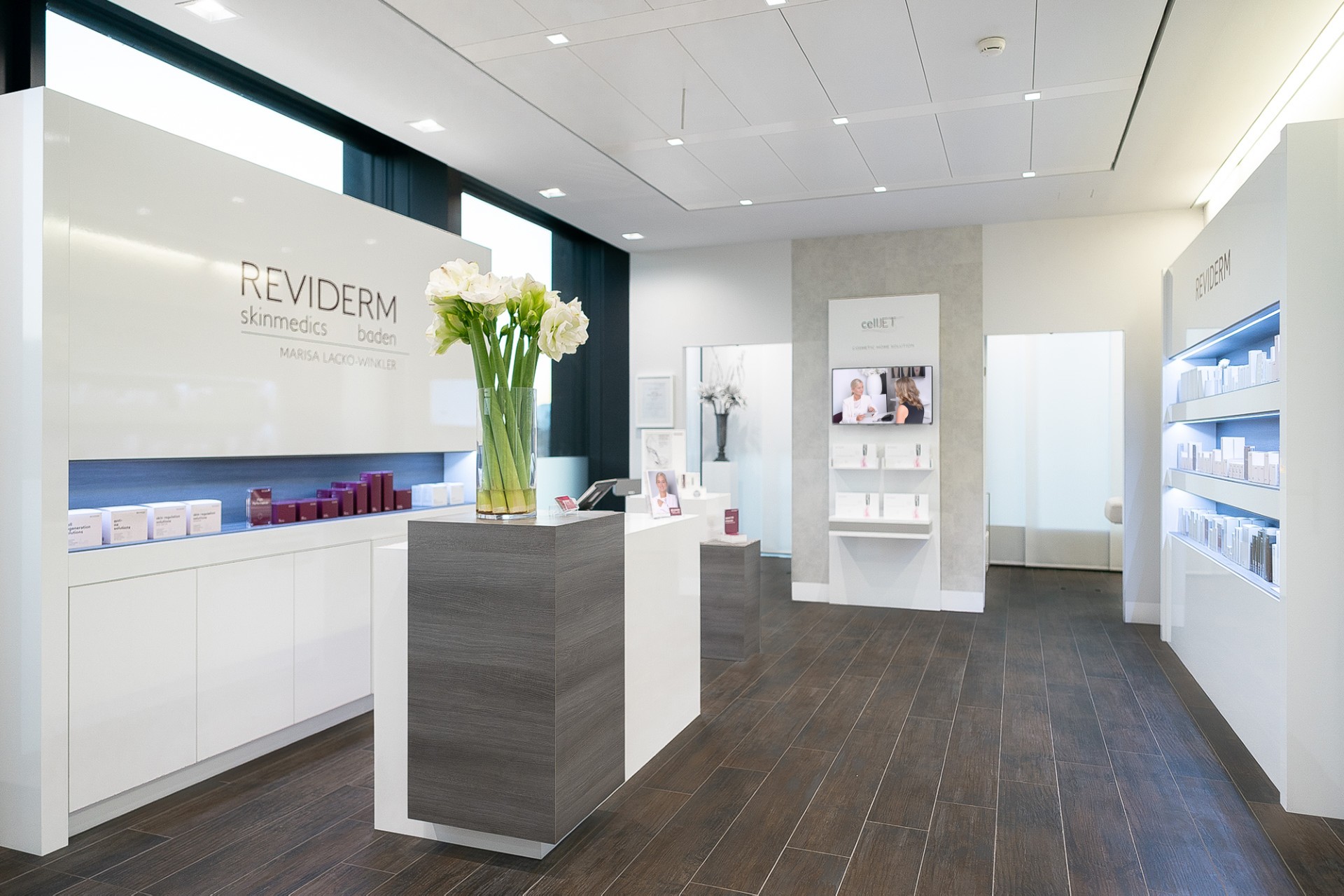 Empfangsbereich von REVIDERM skinmedics baden