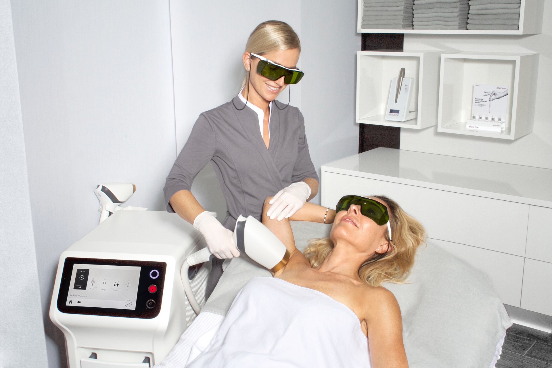 Dauerhafte Haarentfernung mit dem Diodenlaser bei REVIDERM skinmedics baden