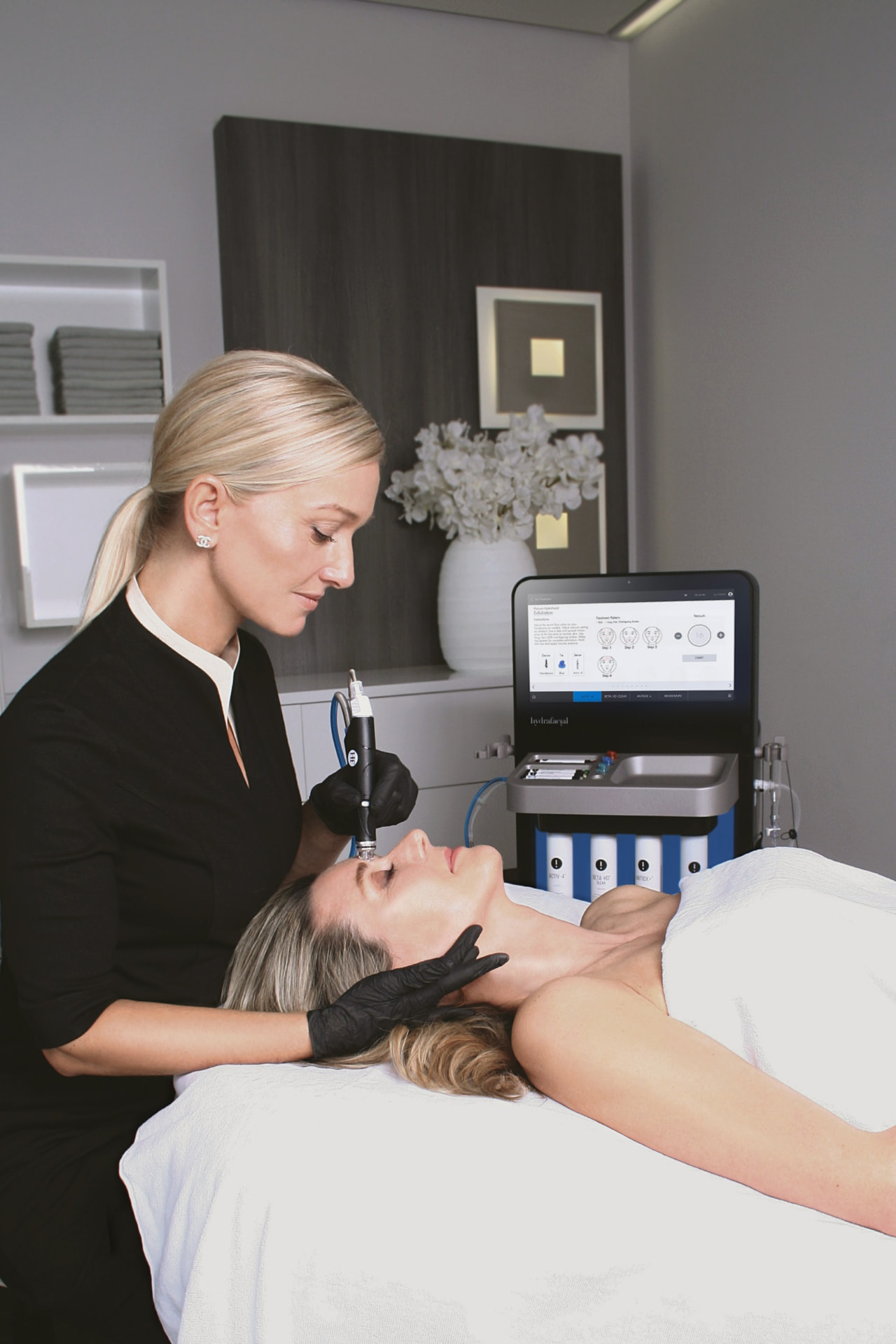 HydraFacial™ Behandlung mit dem Original HydraFacial Gerät im Institut